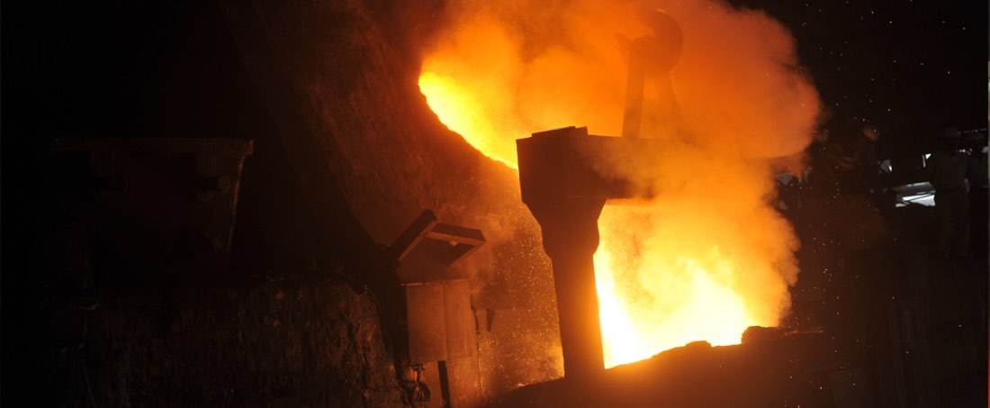 Molten metal pour at a steel plant